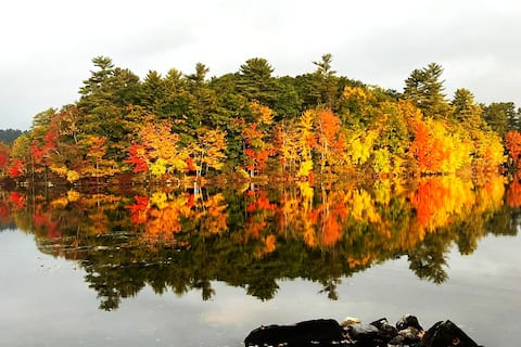 Edgewater Retreat - Lakefront w/Sauna & EV Charger