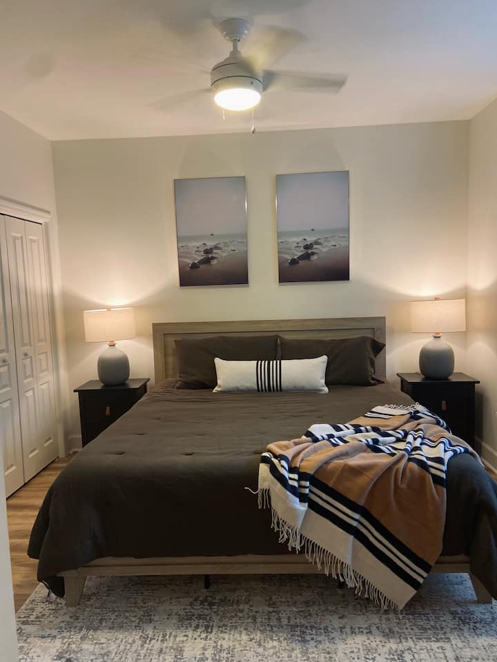 Легло тип Кинг, пълна баня 