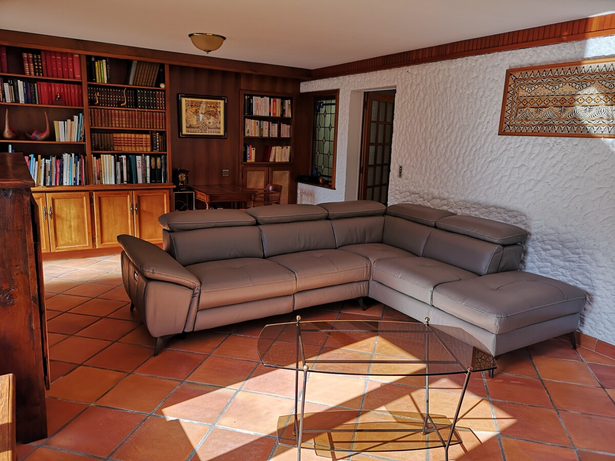 Popular Airbnb listing: Large city center house with garden (6 people) in Foix