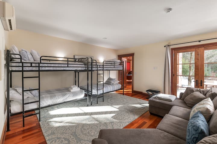 The Excelsior: bunk room reminiscent of the sleeper train that carries you across Italy.