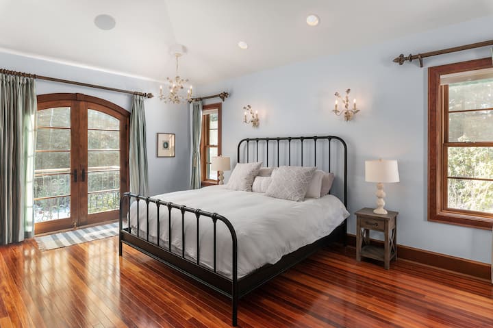 The Amalfi: this room has blue hues reminiscent of the Mediterranean.  The room also features a balcony overlooking the yard as well as a direct entrance from the front of the villa.