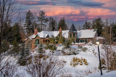 Villa at Bear Creek, Luxury by Attitash - HOT TUB