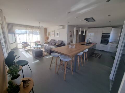 Modern villa with swimming pool all comforts