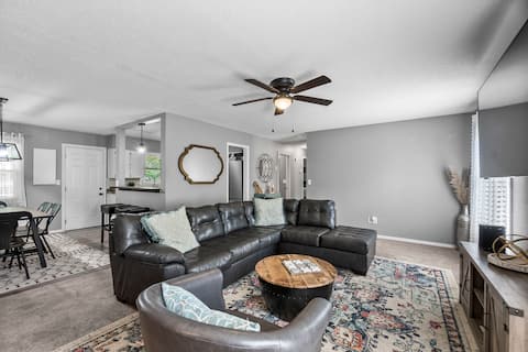 5 Bed Home in Great Neighborhood - Sleeps 10
