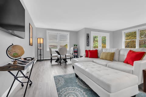 Beautiful, Spacious 3BR w Lake and Mountain View!