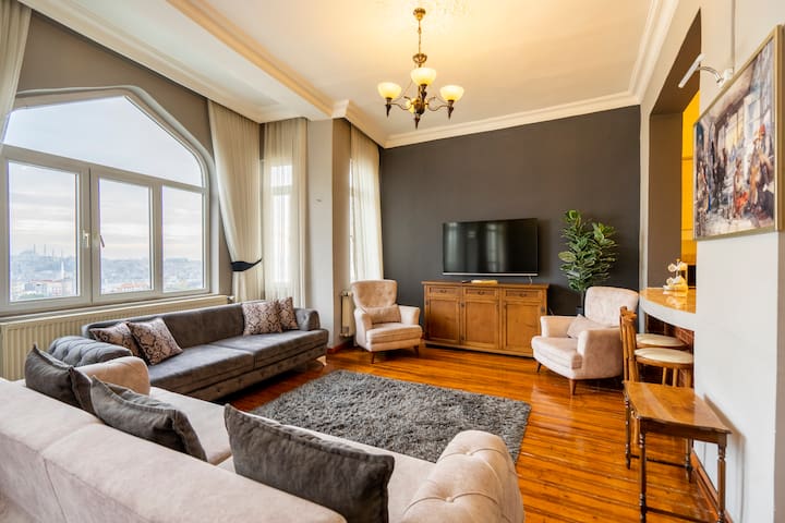 Spacious 3BR Flat w/Magnificent views at Galata
