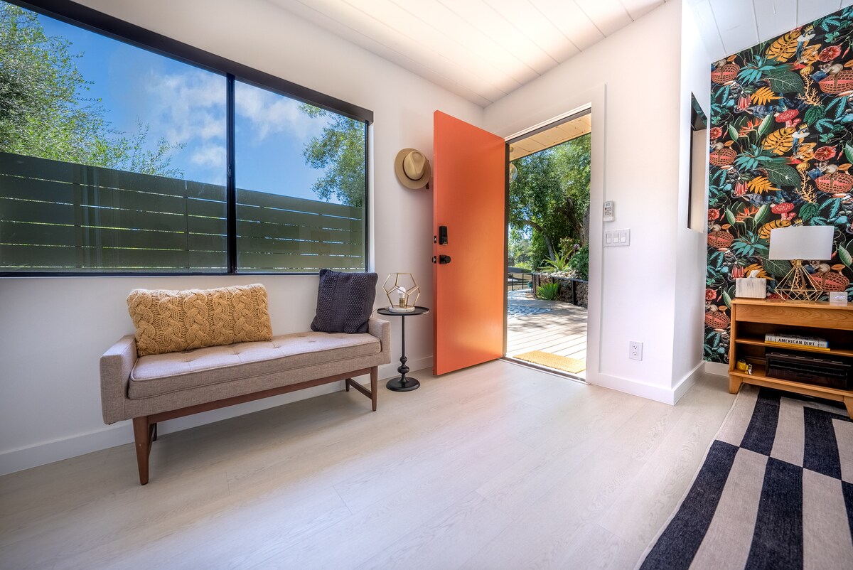 Top Airbnb: Modern Hillside Escape surrounded by Nature in Monrovia