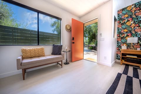 Top Airbnb: Modern Hillside Escape surrounded by Nature in Monrovia
