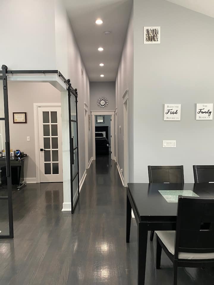 Stylish Home Near Medinah Country Club - Schaumburg, IL
