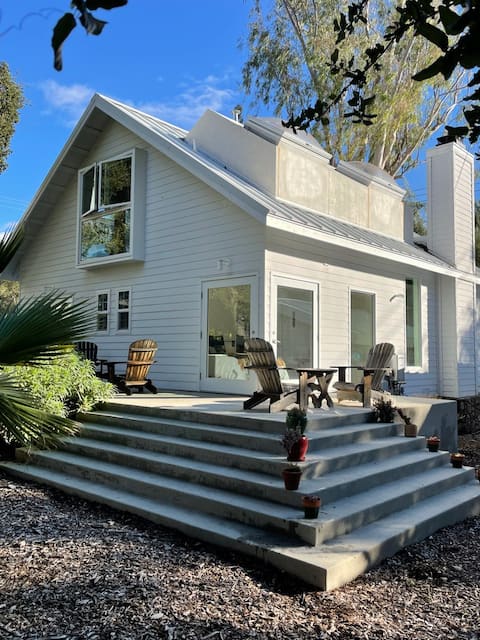 Modern home in Ojai's quiet East end.