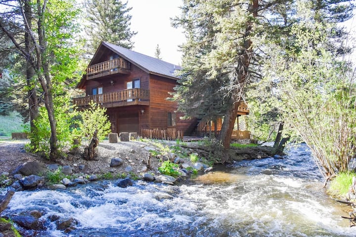 Lanna Lassos the Moon Riverfront Cabin with Island