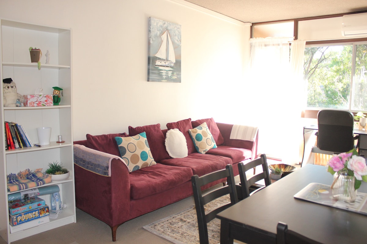 Successful Airbnb property: Macquarie Treetops Sydney 2BR Apt with parking in Macquarie Park