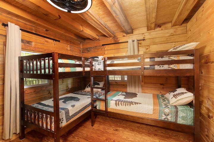 Twin bunk room with 40in tv