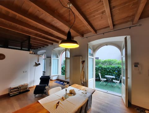 Popular Airbnb listing: Atelier Filanda in Como