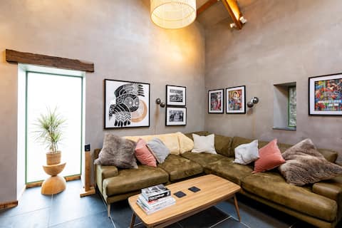 Top performing Airbnb: The Gatehouse with sauna and gym. in Nolton, Roch