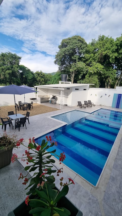Beautiful house with pool in Tocaima, Cund.
