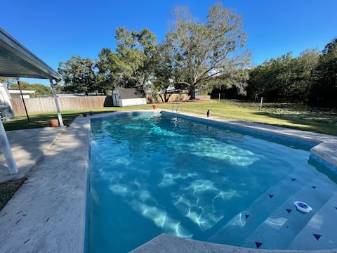 Pool, Lake, casino, whole home 2 Kings 3 queens