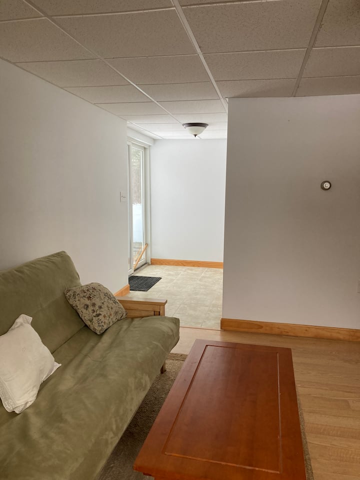 One Bedroom Apartment On Quiet Street Near Ocean. - Harpswell, ME
