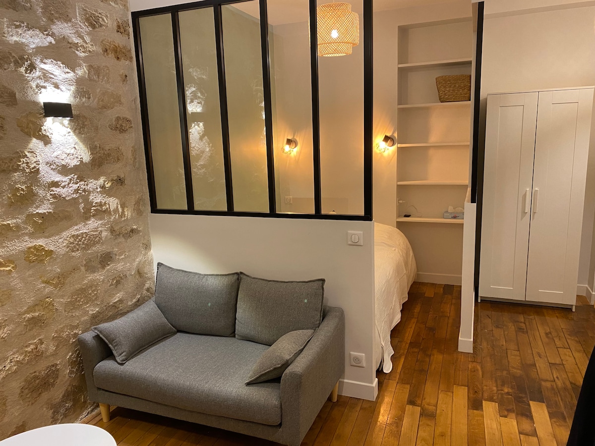 PARIS 17th arrondissement, Studio 2 steps from Rue de Levis ...