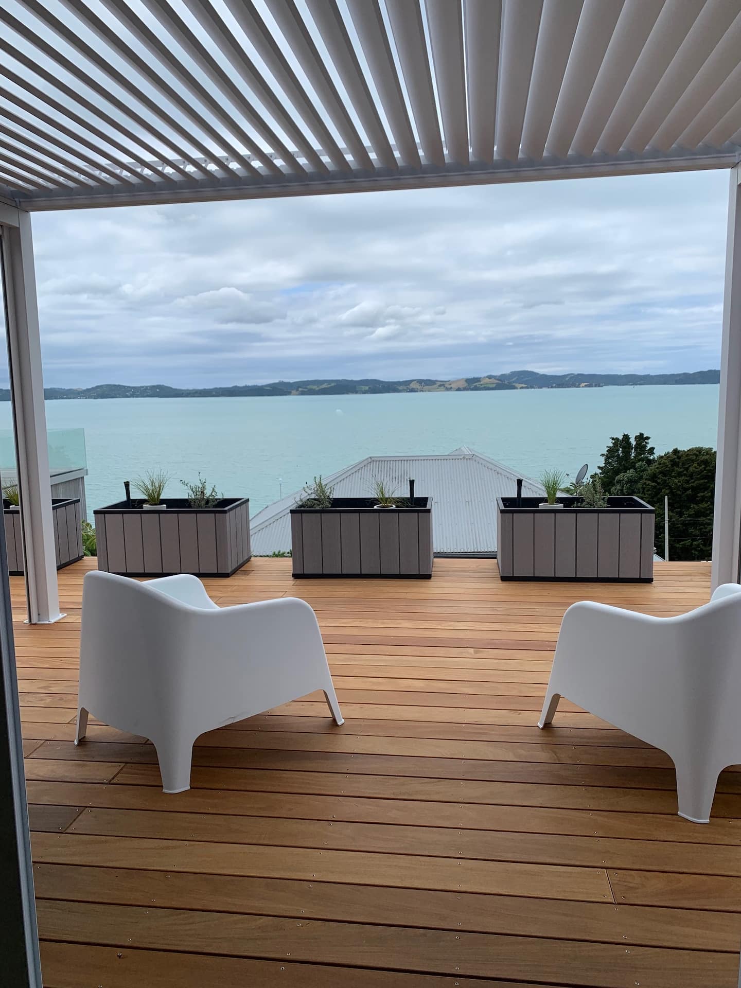 4 Post Bed & Spa. Unique Couples Escape 1