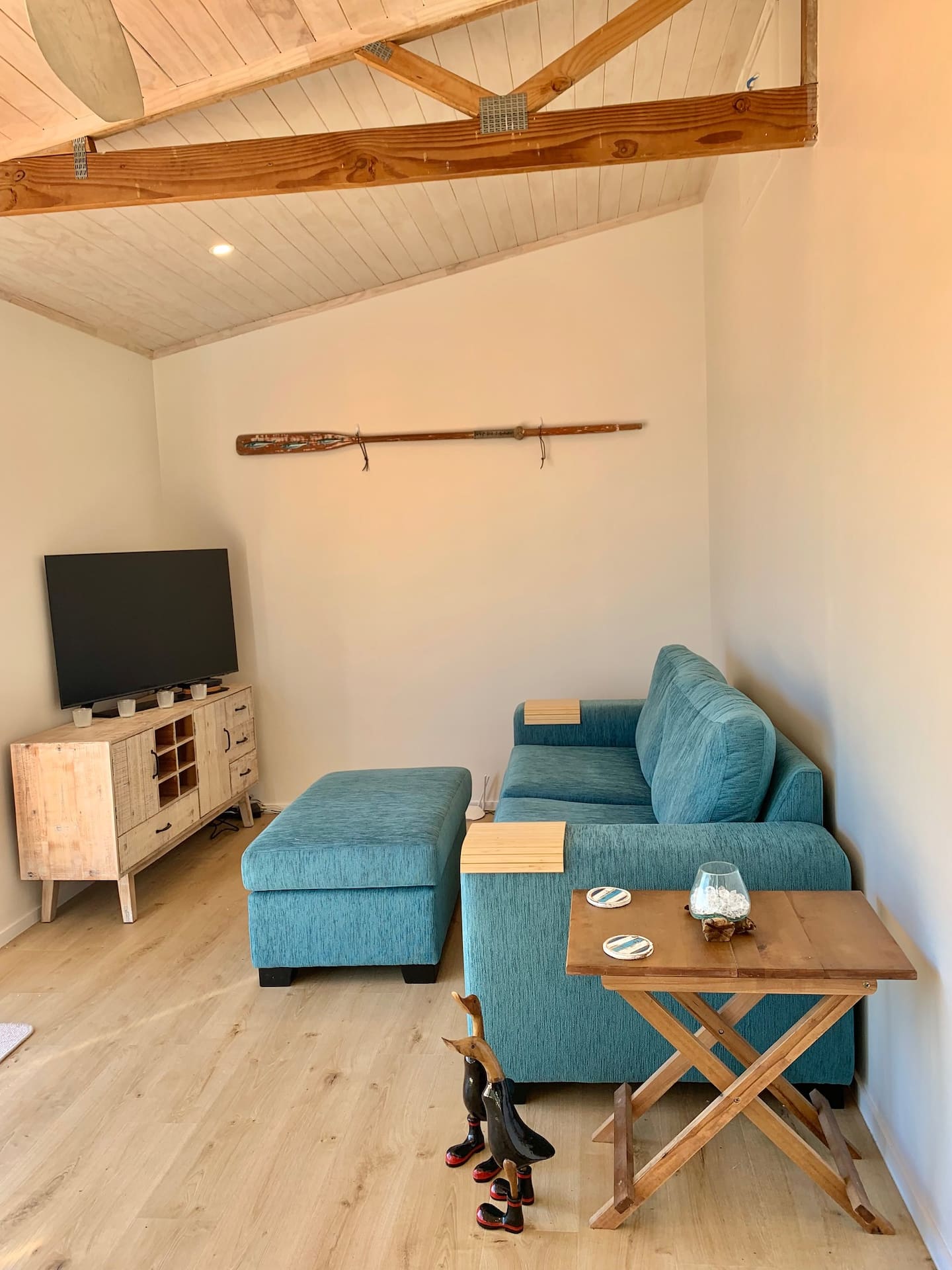 4 Post Bed & Spa. Unique Couples Escape 3