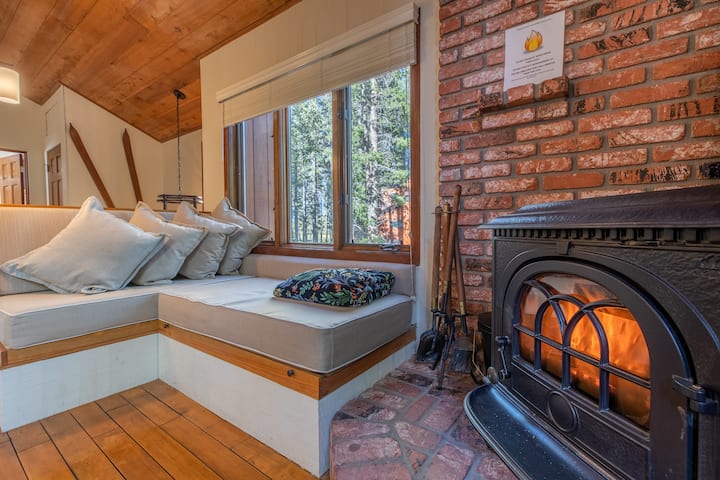 Alpine Spa Retreat Near Mammoth Mtn & Village - Mammoth Lakes, CA