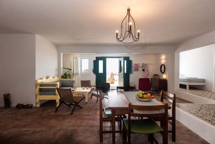 sala de estar con 3 camas