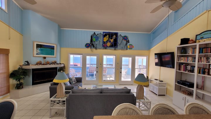 Tanawin ng sala at silid - araw mula sa kusina