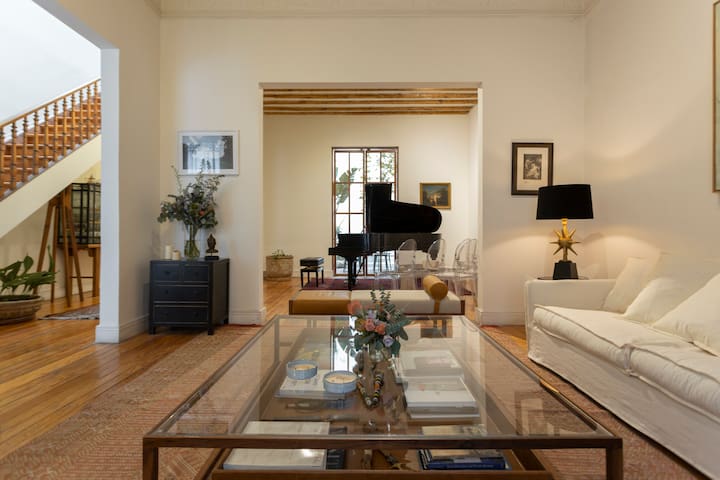 Pianist 1900s house exquisitely decorated.