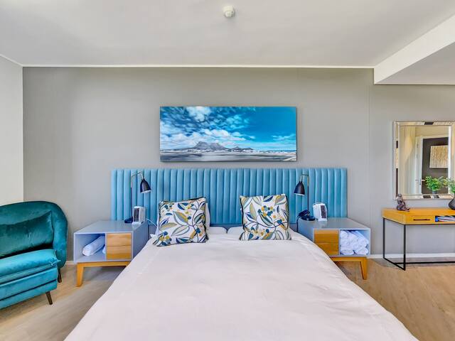 Bay View Executive Apartment with Private Office gallery image 4