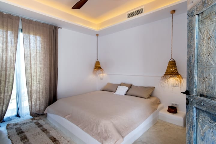 Dhoma e gjumit 4 me banjë ngjitur 4 (dush shiu)