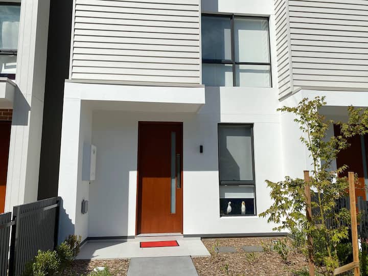 Minto Heights Holiday Rentals & Homes New South Wales, Australia Airbnb