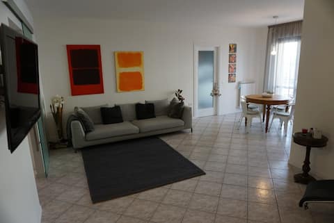 Top performing Airbnb: Lovely 2-bedroom apartment with hot-tub in Senigallia