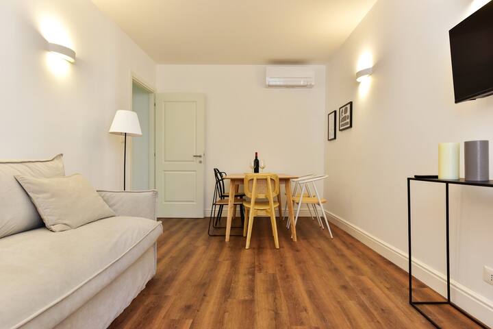 Elegant apartment near the Pantheon gallery image 4