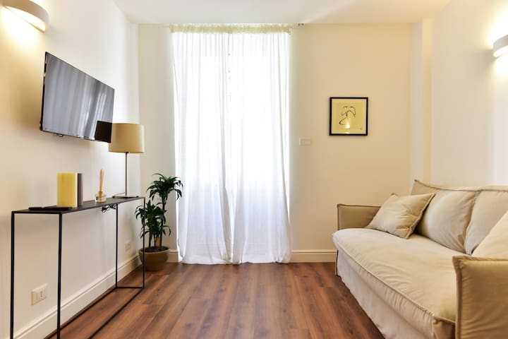 Elegant apartment near the Pantheon gallery image 2