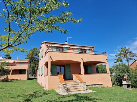 4-bedroom villa in a beachfront residence