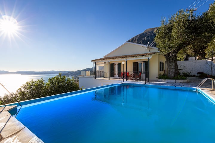 Villa Georgina - private pool & stunning sea view