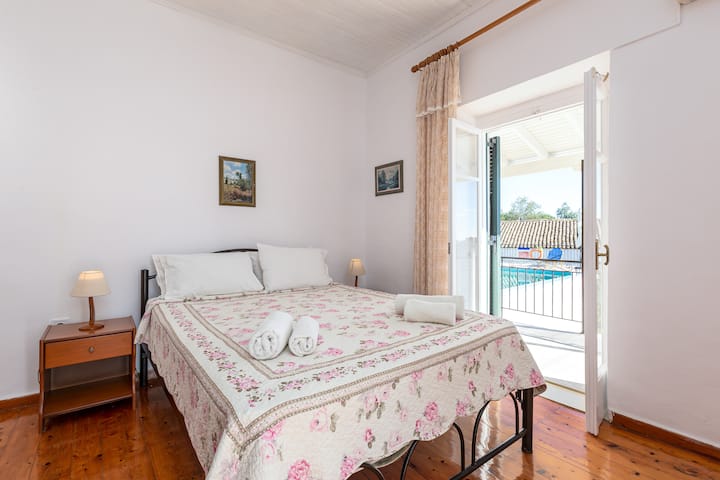Villa Georgina - private pool & stunning sea view