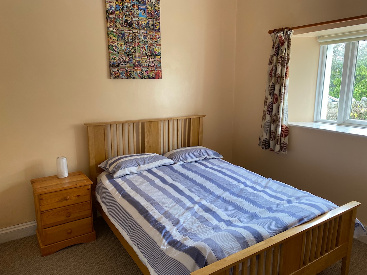 חדר שינה זוגי (מיטת קווין סייז)