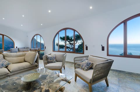 Maripins. Villa with a jacuzzi and unique sea views