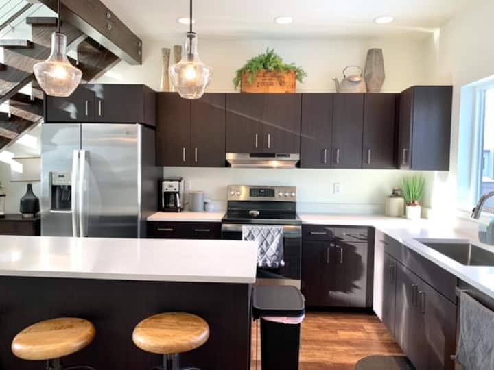 New, Beautiful 2 Bedroom + Loft/bedroom Townhouse - Whitefish, MT