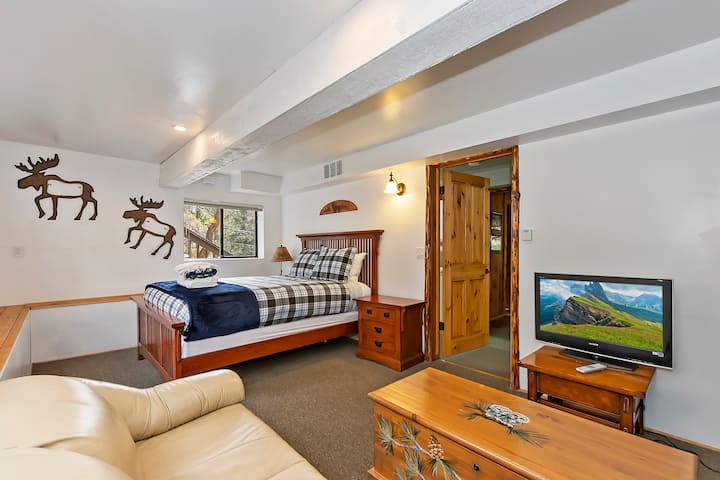 Dhomë gjumi "Queen" në katin e hyrjes me divan me fjetje