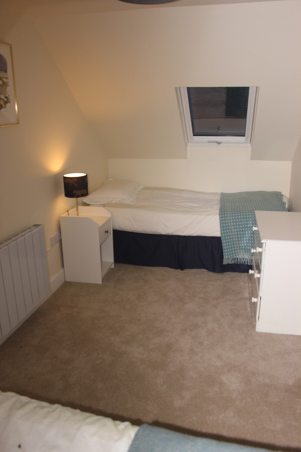 ห้องเตียงแฝดที่มีเตียงเลื่อนเพิ่มเติมตามคำขอ