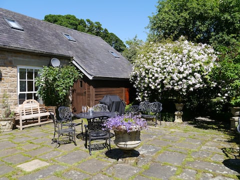 Cosy Cottage in Large Peaceful Gardens.