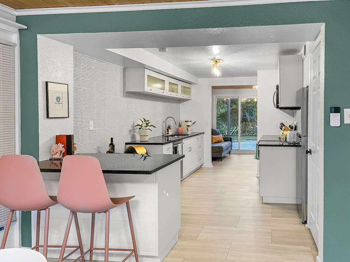 Fully equipped kitchen with island.
