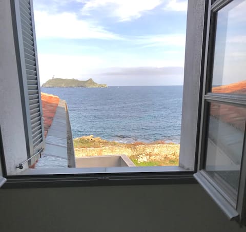35 m² apartment on the sea at the tip of Cap Corse