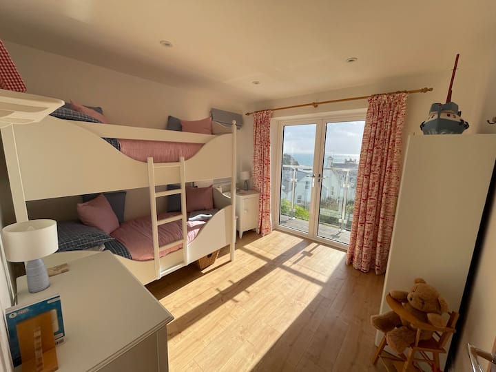 双层床对儿童入住，面积约为1.4米（ 10岁）