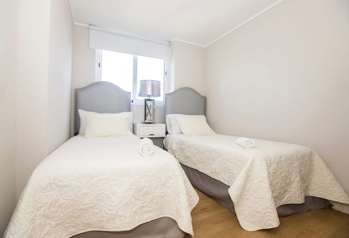 Dormitorio con camas individuales de una plaza. 