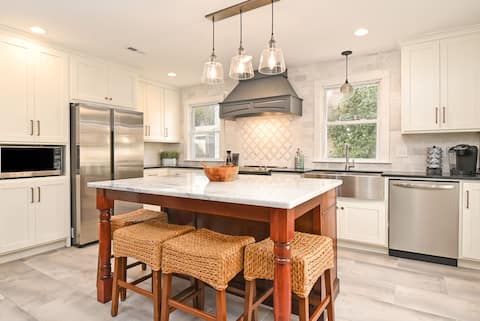 3BR/2Ba, soaker tub, 5 min to downtown: Crescent