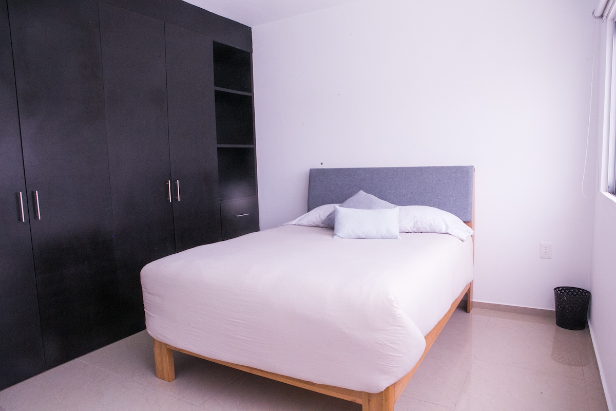 მე-3 ზომის საწოლი 152 × 203 სმ